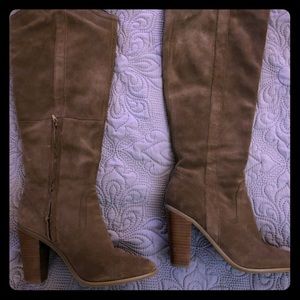 Kenneth Cole brown suede boots